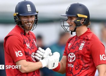 Phil Salt lleva a Inglaterra a la primera victoria del T20 sobre Irlanda en el partido inaugural de la serie de tres juegos
