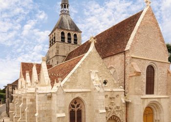 Sainte-Croix de Provins, Restaurée, asista a Le Public