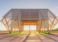 Formas de carpintería japonesa Adjaye Associates El pabellón de madera de establecimiento de récords en Barbados