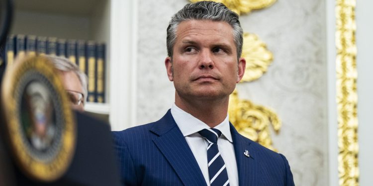 Secretario de Guerra de Ee Uu Advierte A Maduro