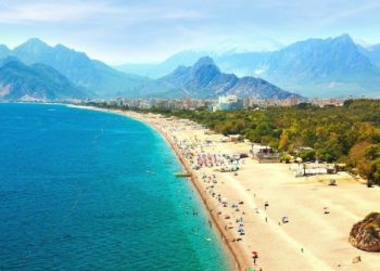 El turismo de Antalya se basa en los visitantes rusos y del Reino Unido