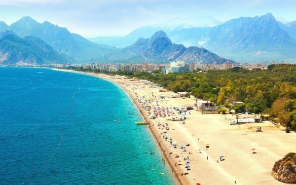 El turismo de Antalya se basa en los visitantes rusos y del Reino Unido