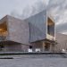 El Museo de Artes Almaty de Kazajstán se completa como un par de volúmenes de piedra y aluminio