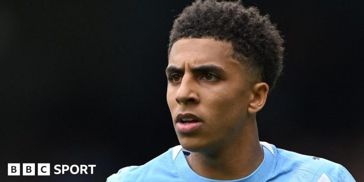 Rico Lewis Pens New Deal en Manchester City hasta 2030