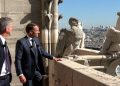 Les Images D'Emmanuel Macron Sur Les Tours de la Cathéde Notre-Dame de Paris
