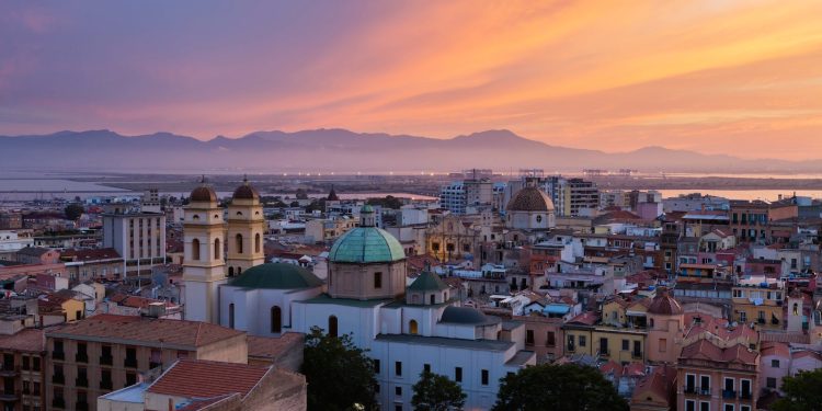 Delta anuncia un servicio sin escalas a Sardinia, Malta para el verano 2026