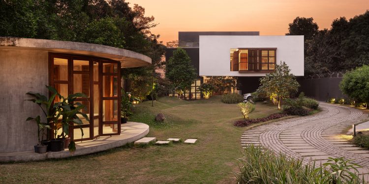 Residencia en voladizo / estudio de diseño de abin