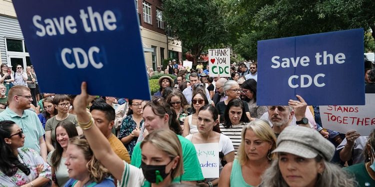 Exclusivo: Dentro de la cruzada antivacuna de CDC Exodus y RFK Jr.