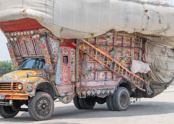 Christopher Herwig enmarca el arte de los camiones del sur de Asia y Tuk Tuks