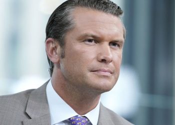 Elogeo de Transición de Trump Quedó Sorprendido por la Acusación Contra Hegseth