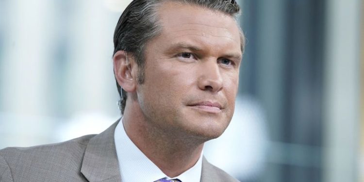 Elogeo de Transición de Trump Quedó Sorprendido por la Acusación Contra Hegseth