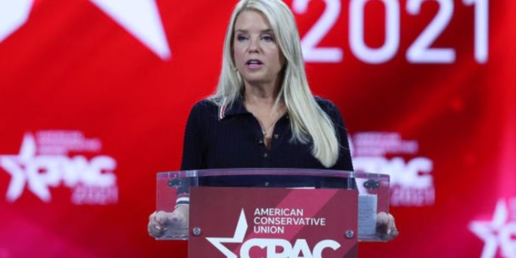 Trump Nombra A Pam Bondi Como su Elecciónico para Secretaría de Justicia Después de Que Gaetz Declinara La DesignAn