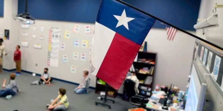La Junta Escolar de Texas Aprueba Un Plan de Estudios Opcional Que Incorpora Lecciones de la Biblia