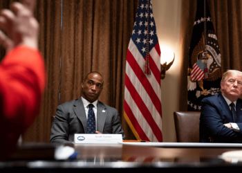 Trump Nombra al Exjugador de la NFL Scott Turner como su elección