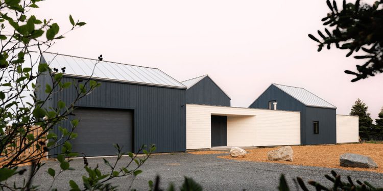 techos de metal aficionado y mono timbre de la casa de Point de Coley en Canadá