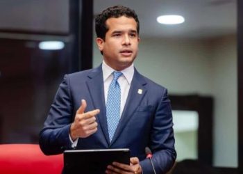 Omar Fernández Cuestiona Aumento del Gasto Corriente en Presupesto