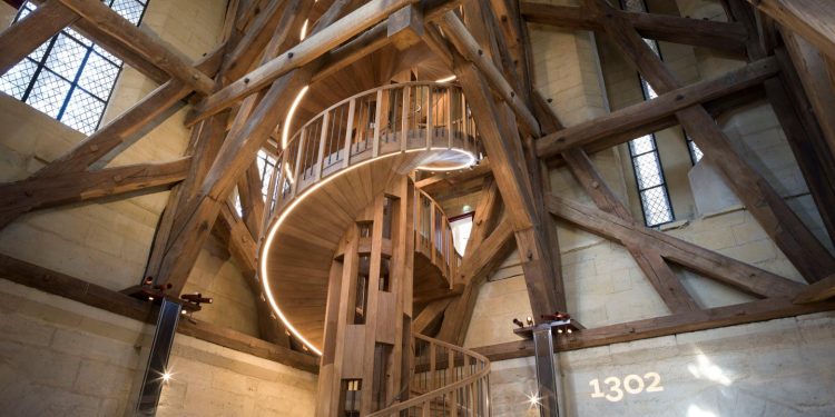 Les Tours de Notre-Dame de Paris, Sauvées des Flammes, Rouvrent au Public à l'Iccion des Journées du Patrimoire