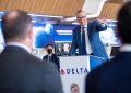 Delta CEO se duplica en viajes premium