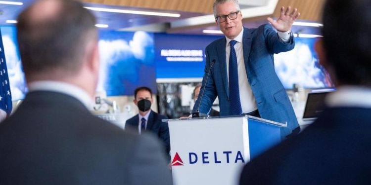 Delta CEO se duplica en viajes premium