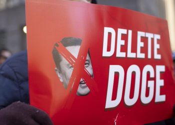 El personal del Senado sondea dux, encuentra puertas cerradas y ventanas cubiertas con bolsas de basura