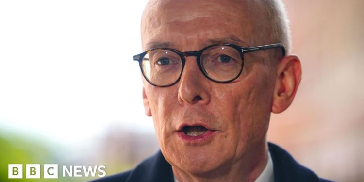 La reforma de bienestar 'debe suceder', dice Pat McFadden