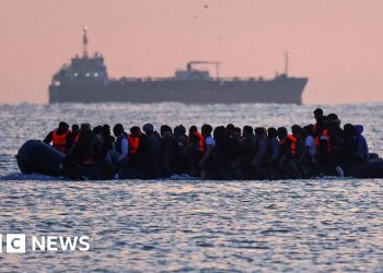 Primer migrante deportado a Francia bajo el acuerdo 'One in One Out'