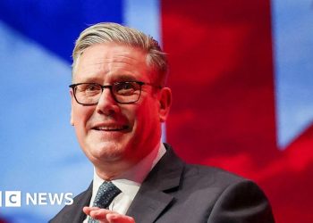 Nigel Farage no cree en Gran Bretaña, Starmer cuenta con la conferencia laboral