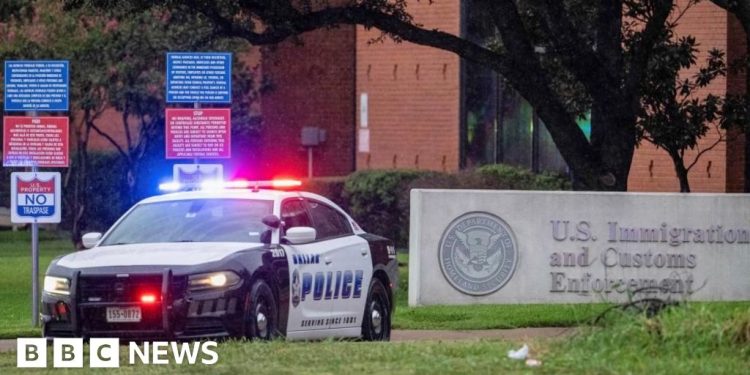Mensaje 'anti-hielo' sobre municiones en el tiroteo de Dallas que mató al detenido de la inmigración