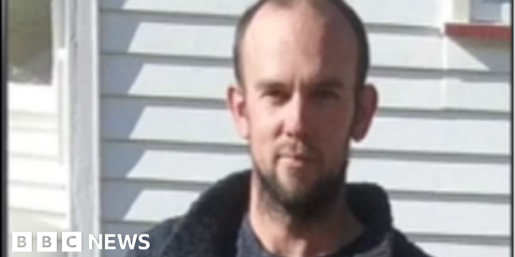 Papá fugitivo de Nueva Zelanda asesinado por la policía