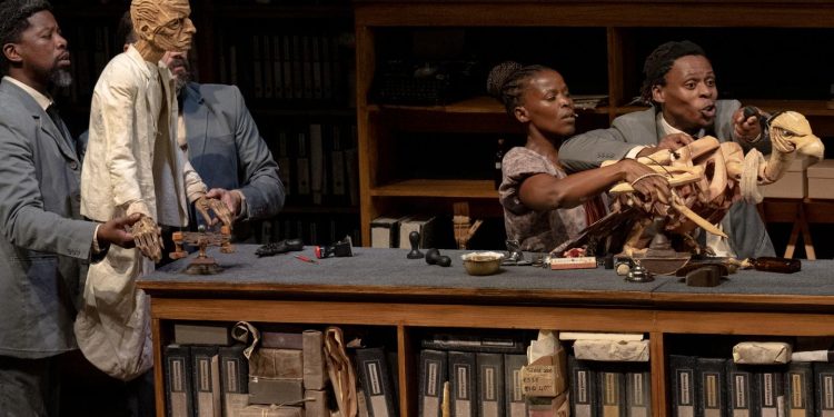 Avec «Fausto en África! », Le Metteur en Scène William Kentridge Réveille Les Fantômes Du Colonialisme