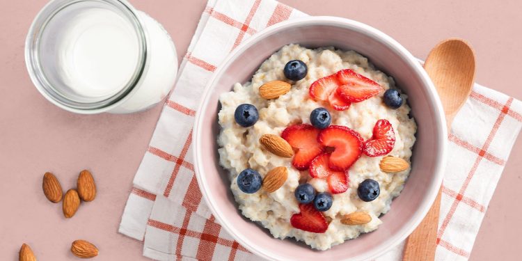 Cómo aumentar de peso comiendo avena y bebiendo leche