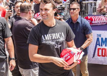 Charlie Kirk Death: Cómo llorar en una era de política rota