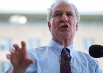 Chris Van Hollen sobre Charlie Kirk, un cierre del gobierno, y Zohran Mamdani.