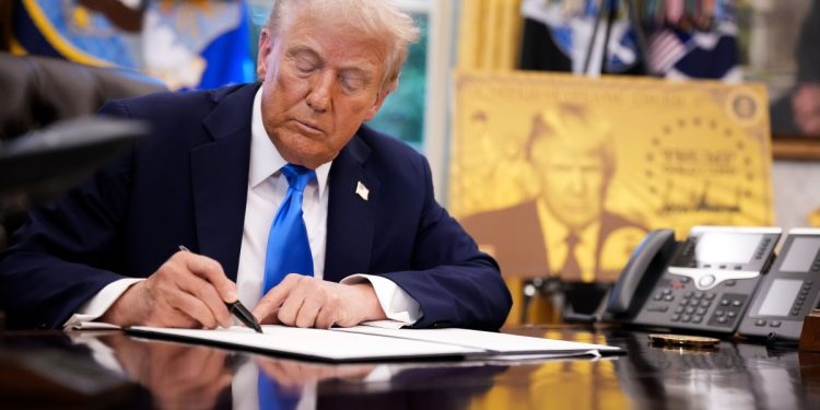 Trump $ 100,000 H-1B Tarifa de visa, explicó