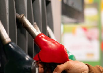 Gobierno incrementa elacia del diesel de 2,80 dólares y anuncia medidas de compensación