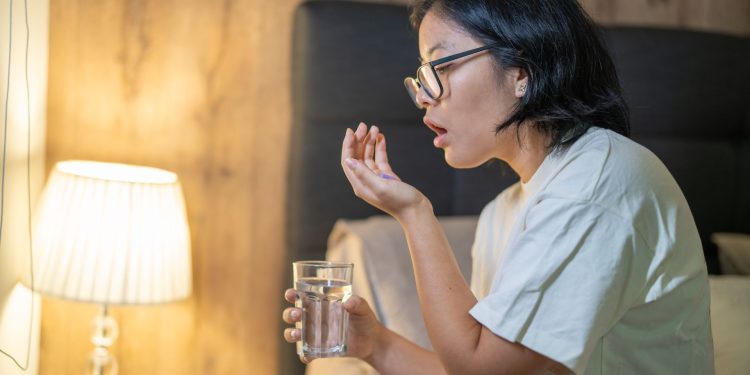 Los estudios advierten que el 50% de los adultos están interrumpiendo su sueño si toman este suplemento común por la noche