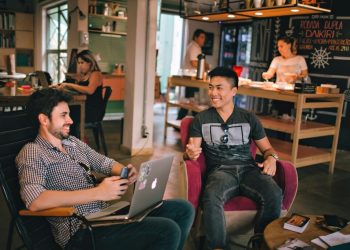 Los hoteles y Airbnb están apuntando a los locales: no se requieren viajes