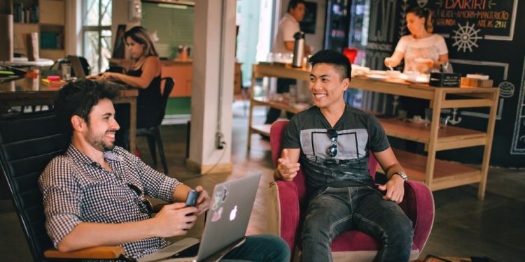 Los hoteles y Airbnb están apuntando a los locales: no se requieren viajes