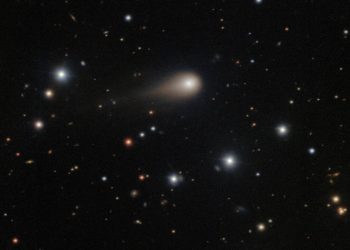 Los científicos tomaron una nueva foto del cometa interestelar iluminado