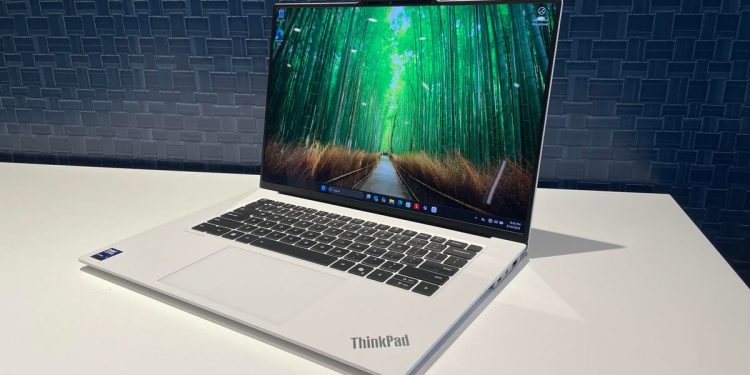 Este Lenovo ThinkPad en White ha estado en mi mente desde que lo probé en IFA 2025