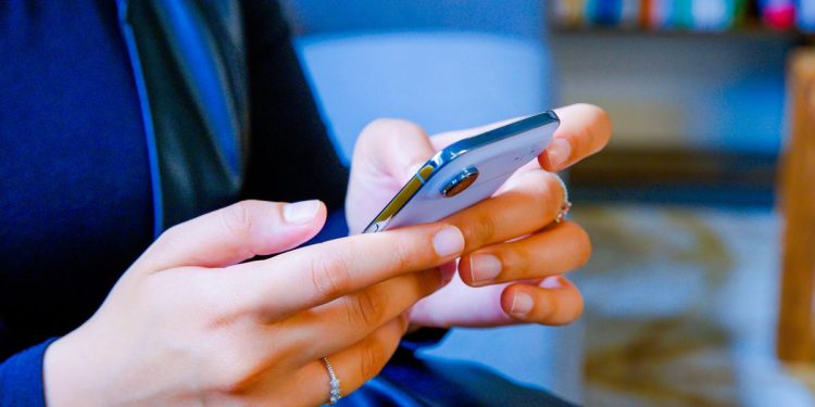 iOS 26: Planifique la cena con amigos con encuestas en mensajes