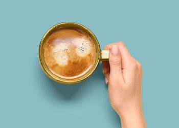 ¿Es seguro beber cafeína mientras toma fentermina?