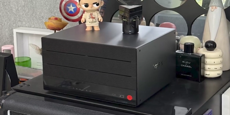 Este NAS chino reclama más de 180 TB de almacenamiento con protección UPS y una ranura para tarjeta de memoria, pero oculta su costo minorista final