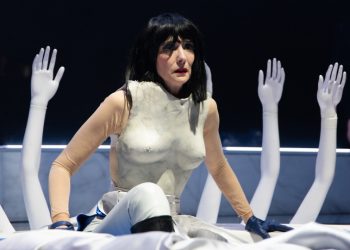 Ana Torrent es una vibrante Petra von Kant, Felizmento Restaurada