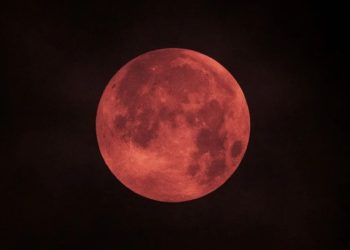 La 'Luna de SANGRE' Iluminó de Rojo los Cielos de Gran Parte del Mundo este 7 de Septiembre