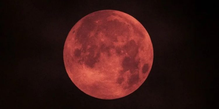 La 'Luna de SANGRE' Iluminó de Rojo los Cielos de Gran Parte del Mundo este 7 de Septiembre
