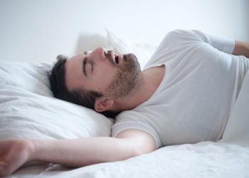 Cómo el yoga puede ayudar con la apnea del sueño