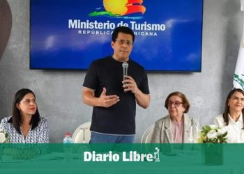 Ministro Collado deja Inicio Obra Reconstrucción Municipio Salcedo
