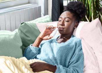 El nuevo estudio encuentra beneficios anticoóvidos de la azelastina de spray nasal (Astepro)