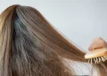 Por qué tu cabello está seco y caído y cómo arreglarlo